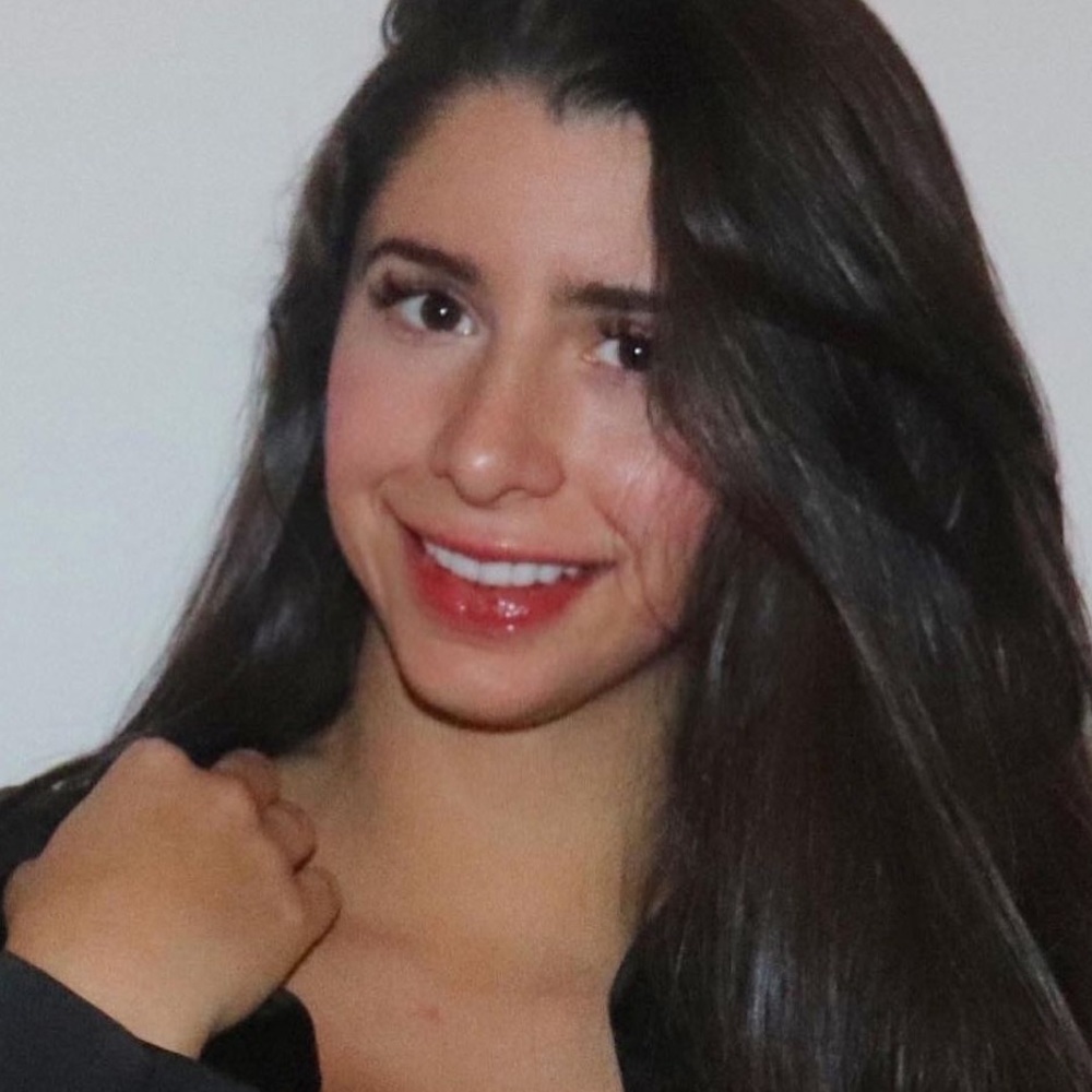 Meet your Posher, Paola elizabeth
